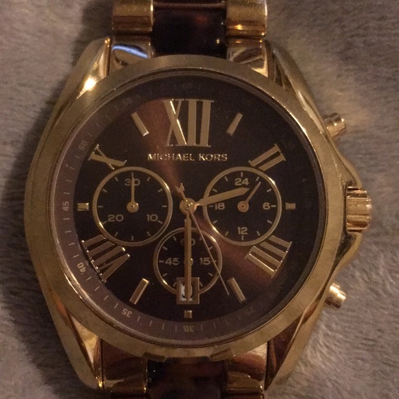 Michael Kors watch. Comes with box and extra links - Picture 2 of 5
